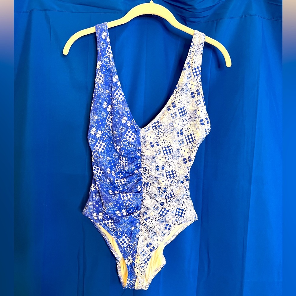 NWOT Solid & Stripe bathing suit, size Large